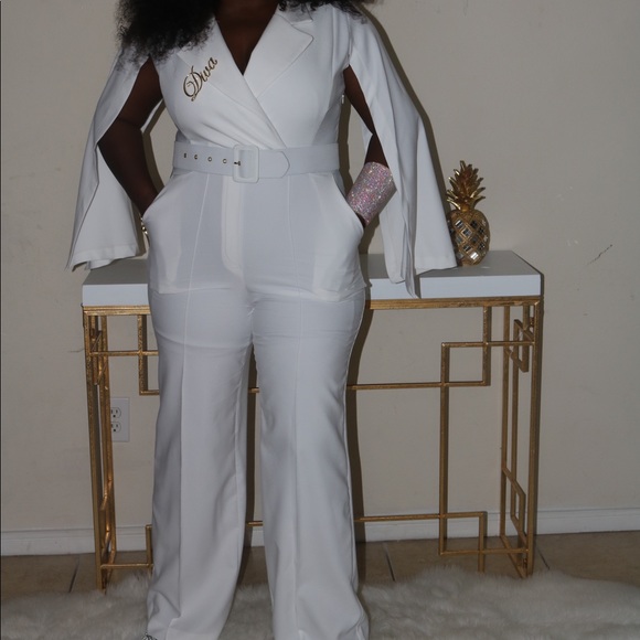 New ! White cape plus-size jumpsuit - Picture 2 of 6